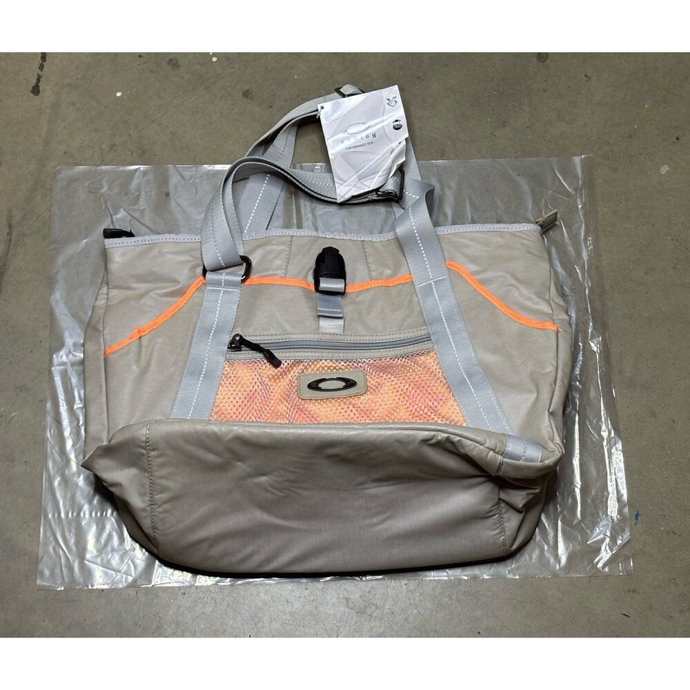 New Oakley 82275-203 Performance Tote Large 18" Shoulder Gym Tote Diaper Bag